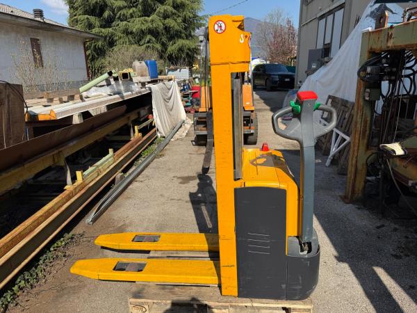 Elevatore a timone s/pedana - Jungheinrich Ejc110